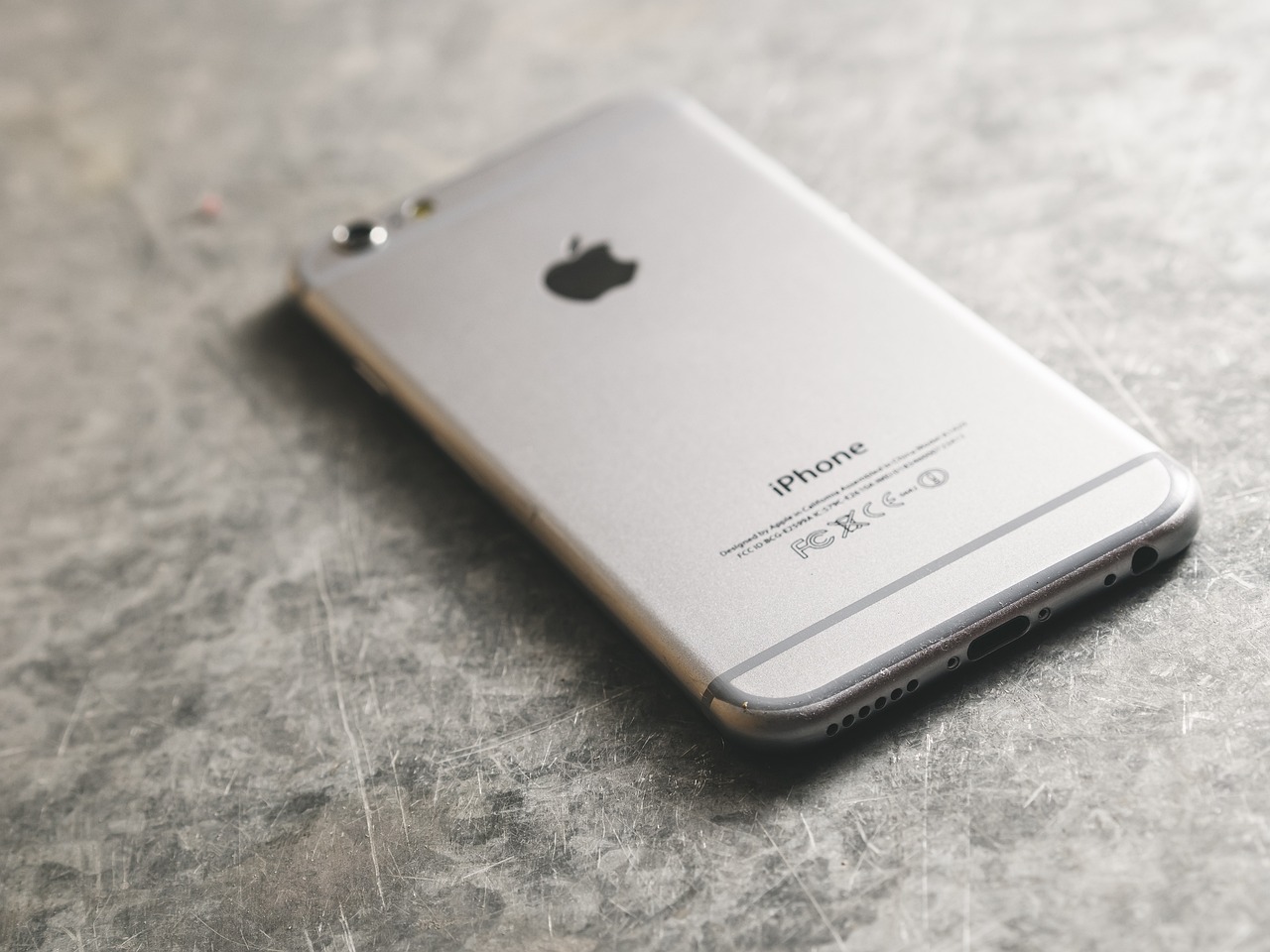 苹果iPhone 4S，经典之作，开启智能时代新篇章
