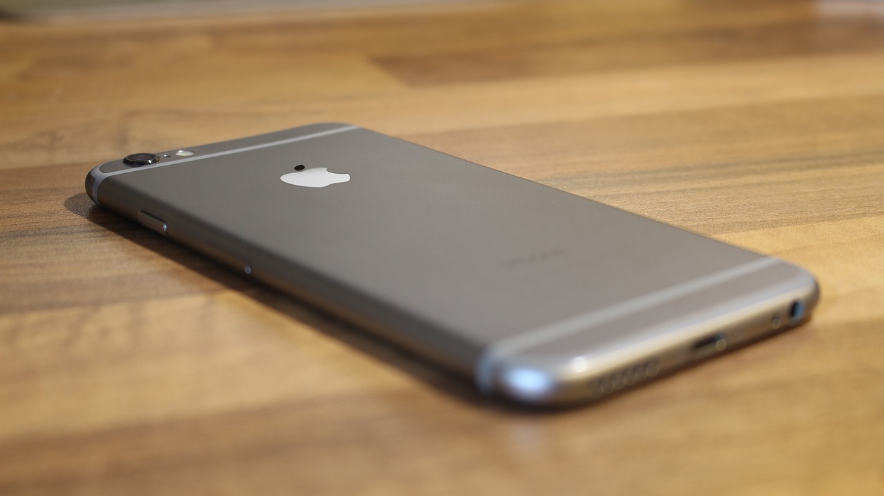 苹果iPhone 3GS，智能手机进化史上的重要里程碑