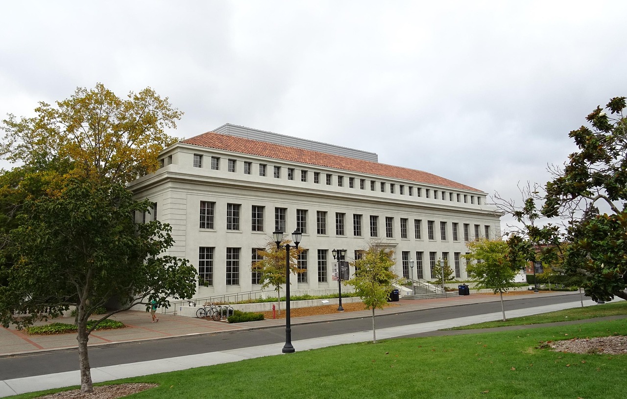 杨晓莉教授与河南科技大学英语教育的卓越贡献